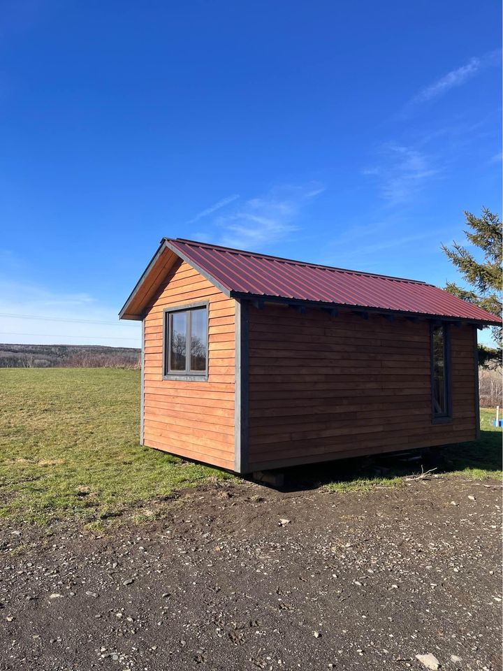 20 x 8 foot mobile home, covered in used wood, steel roof, furnished and comfortable