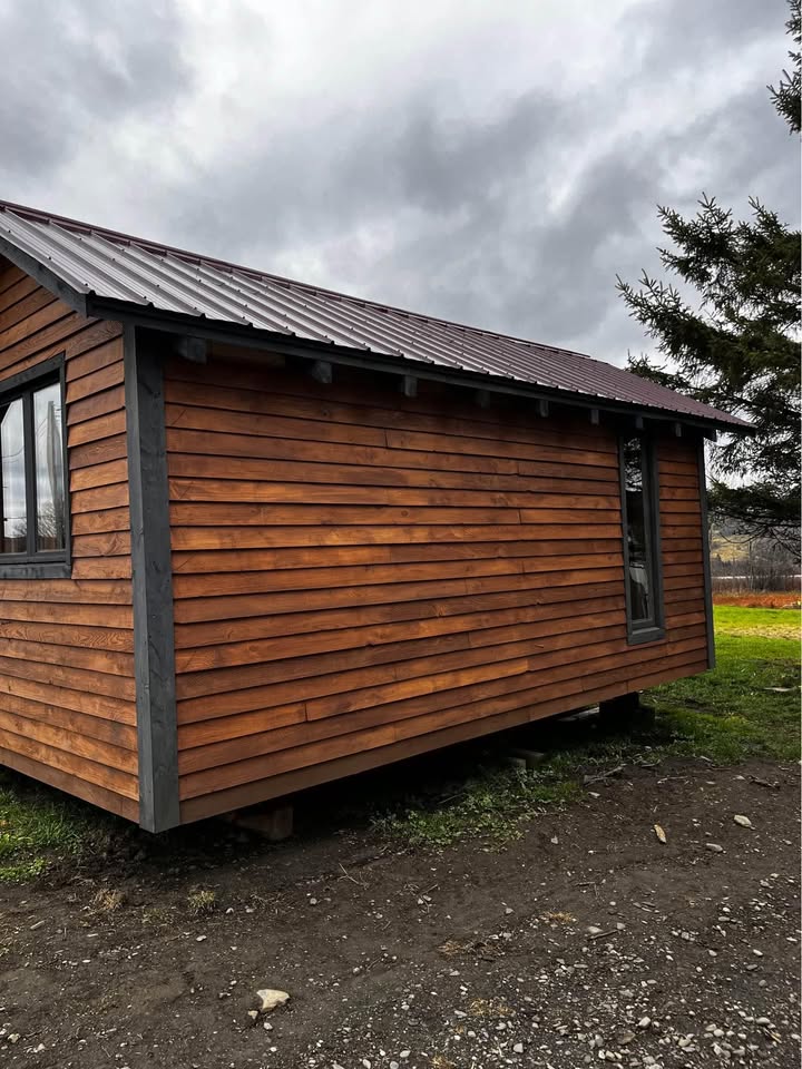 20 x 8 foot mobile home, covered in used wood, steel roof, furnished and comfortable