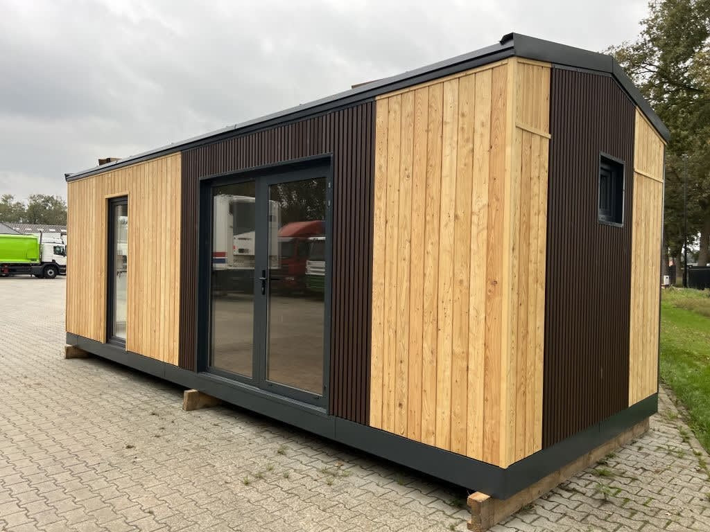 Maison Mobile 20 Pieds x 8 Pieds - Entièrement Fini, Intérieur et Extérieur en Bois Traité, Prêt à l'Emploi