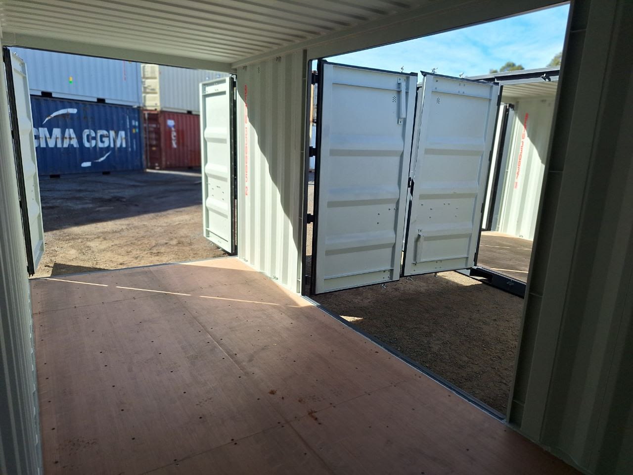 20 Foot Container with Standard Side Opening - Practical and Flexible Storage Solution