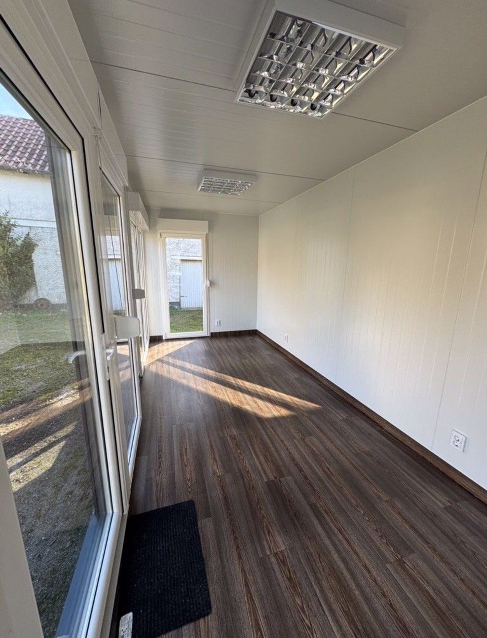 Modern Mobile Office with Superior Isolation – Ideal for your flexible workspace