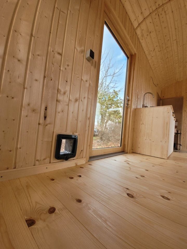 Remorque mobile 20 pieds par 8 avec cuisine et toilette recouvert en bois