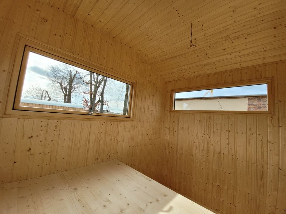 Remorque mobile 20 pieds par 8 avec cuisine et toilette recouvert en bois