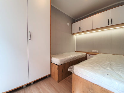 Maison remorque mobile 40 pieds x 8, type T2, isolée 4 saisons, entièrement meublée et de haute qualité