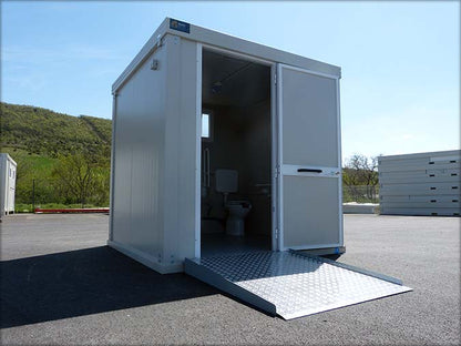 Spacieux Cabine sanitaire avec toilettes  et douche