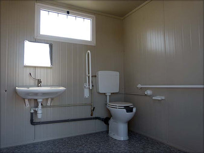 Spacieux Cabine sanitaire avec toilettes  et douche