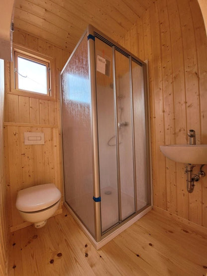 Remorque mobile 20 pieds par 8 avec cuisine et toilette recouvert en bois