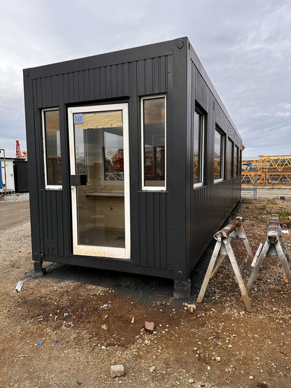 Container mobile 40 pieds x 8 adapté pour salle de gym