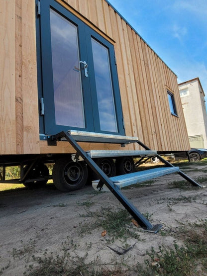 Remorque mobile 20 pieds x 8, avec toilette, installation électrique et revêtement en bois